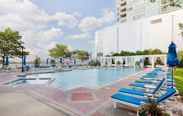 20 2nd St Unit 503, Jersey City, NJ 07302 - community pool with a patio area