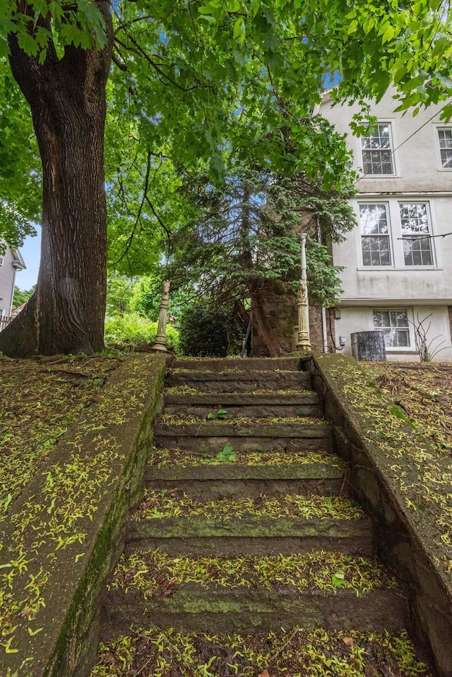 1208 River Rd, Edgewater, NJ 07020 - view of stairway