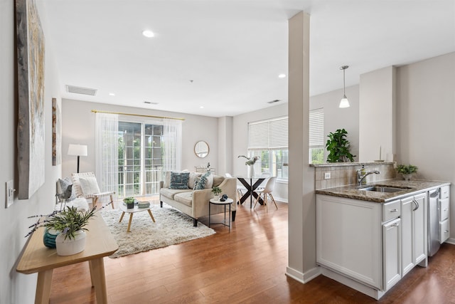 443 2nd St Unit 412, Jersey City, NJ 07302 - living area featuring wood finished floors and recessed lighting