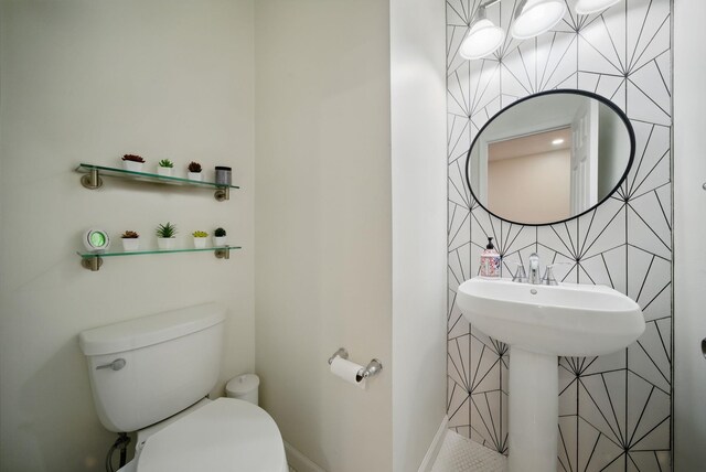 28 Creekside Ct Unit 28, Secaucus, NJ 07094 - bathroom with toilet