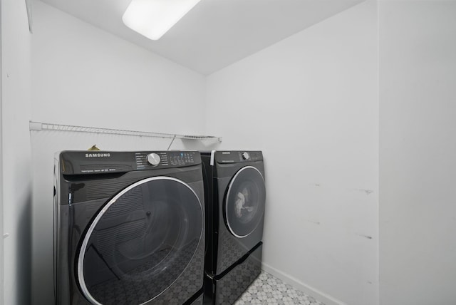 28 Creekside Ct Unit 28, Secaucus, NJ 07094 - laundry room with washing machine and clothes dryer, baseboards, and tile patterned floors
