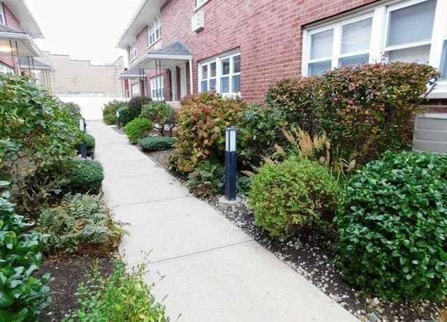 Listing photo 2 for 395 Park Ave Unit F, Hackensack NJ 07601