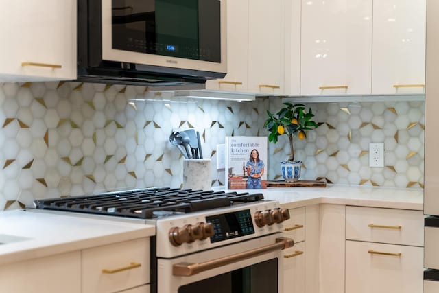 166 Steuben St Unit 1A, Jersey City, NJ 07302 - kitchen featuring gas stove, tasteful backsplash, light countertops, white cabinets, and modern cabinets