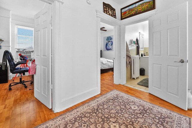 living room with crown molding, recessed lighting, a ceiling fan, light wood-type flooring, and baseboards