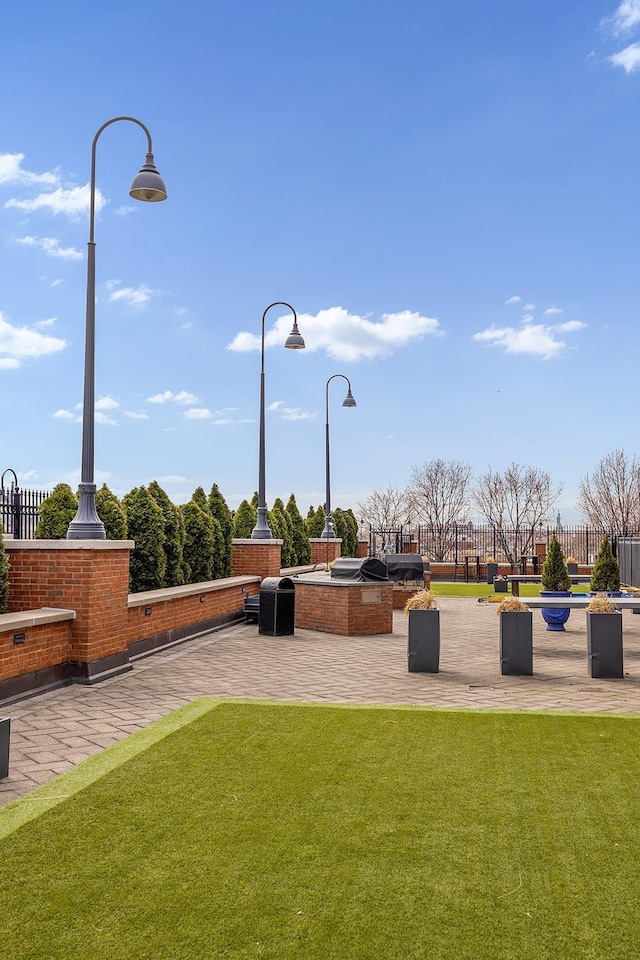 174 Washington St Unit 2K, Jersey City, NJ 07302 - view of green lawn