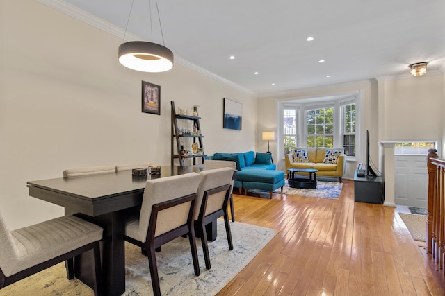 dining space featuring crown molding, recessed lighting, and light wood-style flooring