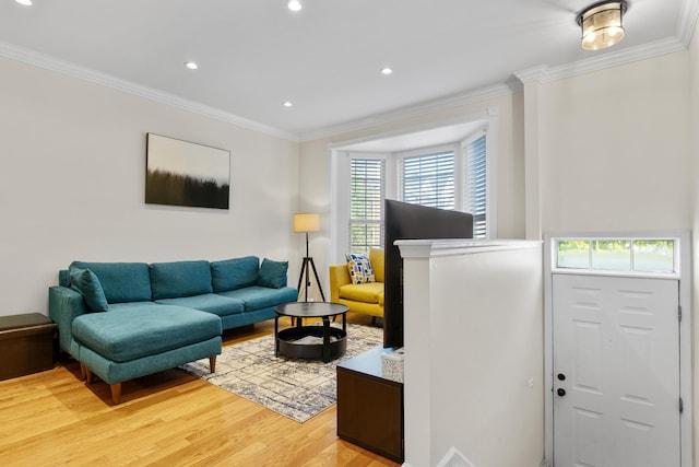 living room with light wood-style floors, ornamental molding, and recessed lighting