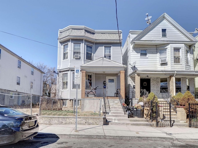 view of front of house featuring a fenced front yard and a porch