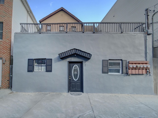 view of front of property with a balcony