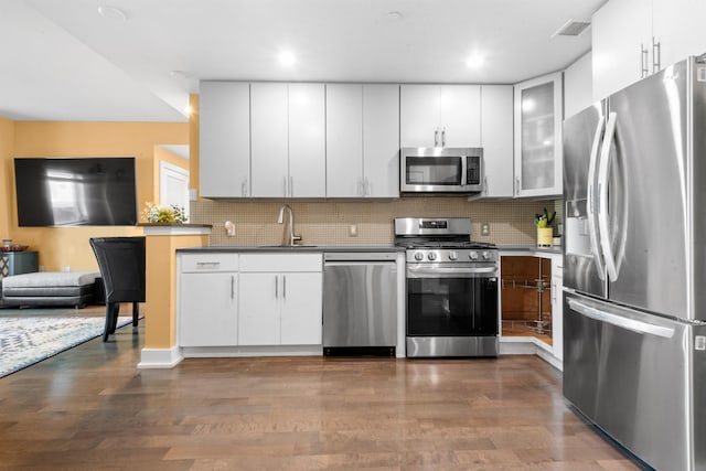 3312 Hudson Ave Unit 3L, Union City, NJ 07087 - kitchen featuring stainless steel appliances, dark wood-type flooring, decorative backsplash, white cabinets, and recessed lighting