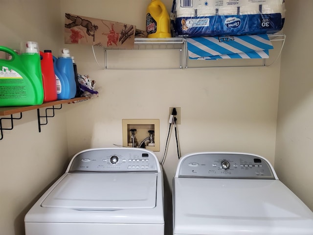 laundry room with laundry area and independent washer and dryer