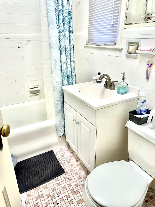 500 New York Ave, Jersey City, NJ 07087 - full bath featuring shower / tub combo and vanity