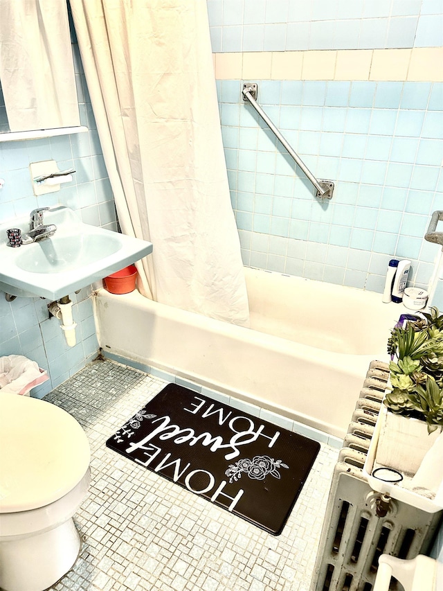 500 New York Ave, Jersey City, NJ 07087 - full bath with tile walls, shower / bathtub combination with curtain, and backsplash