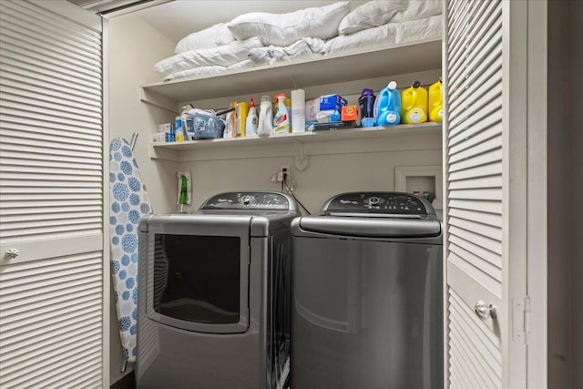498 Teal Plz, Secaucus, NJ 07094 - laundry room with washer and dryer