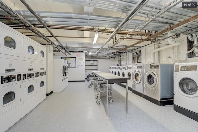 2600 Kennedy Blvd Unit 7A, Jersey City, NJ 07306 - community laundry room featuring separate washer and dryer and stacked washer and clothes dryer