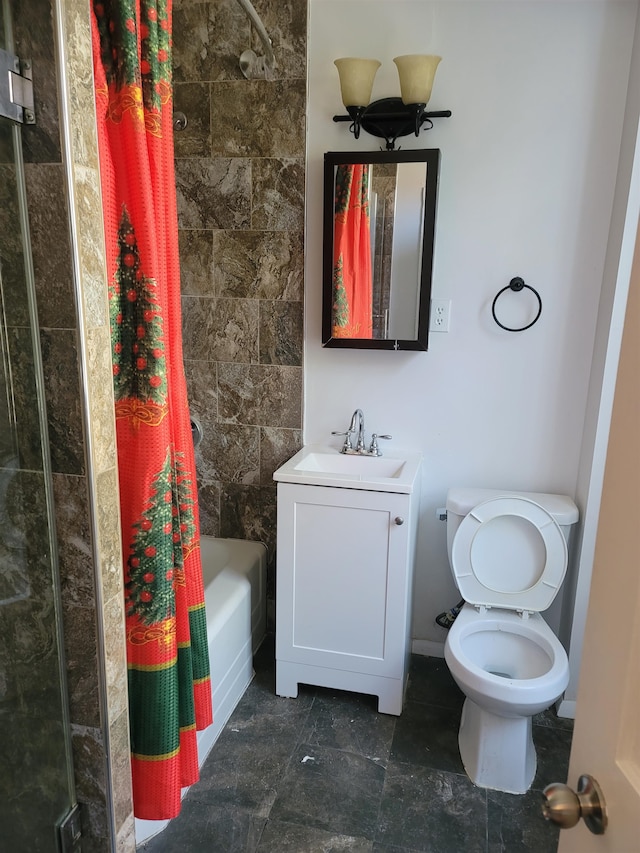 full bathroom featuring shower / bath combo with shower curtain, vanity, and toilet