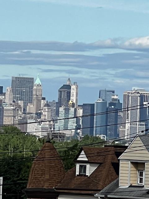 40 E 31st St, Bayonne, NJ 07002 - skyline view