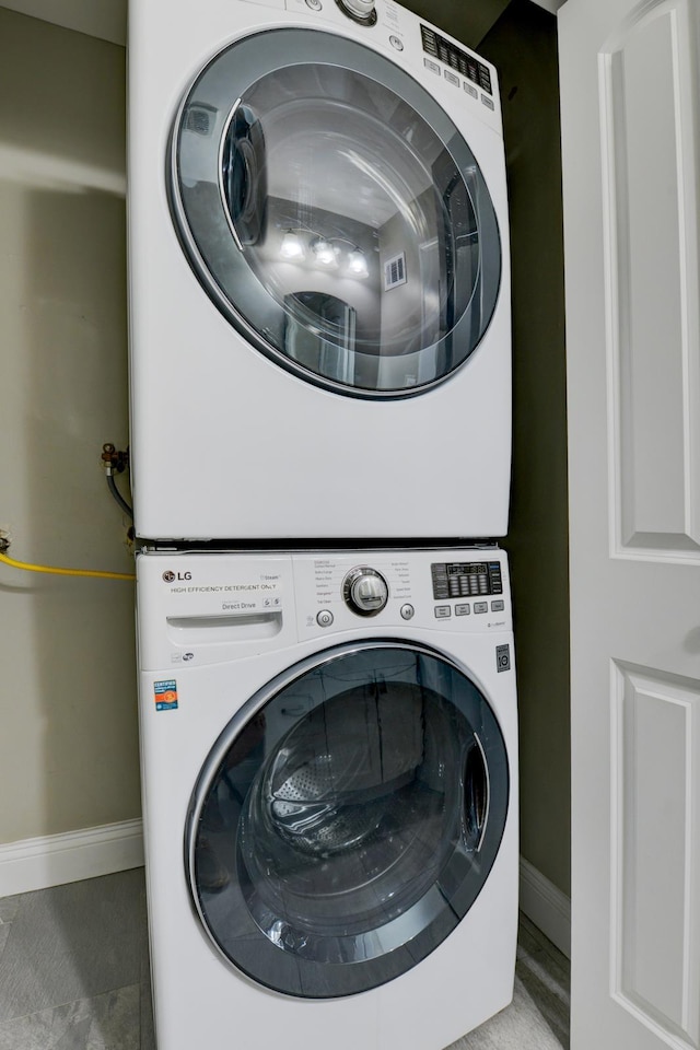 98 Sandpiper Ky, Secaucus, NJ 07094 - laundry area featuring stacked washer and clothes dryer and baseboards