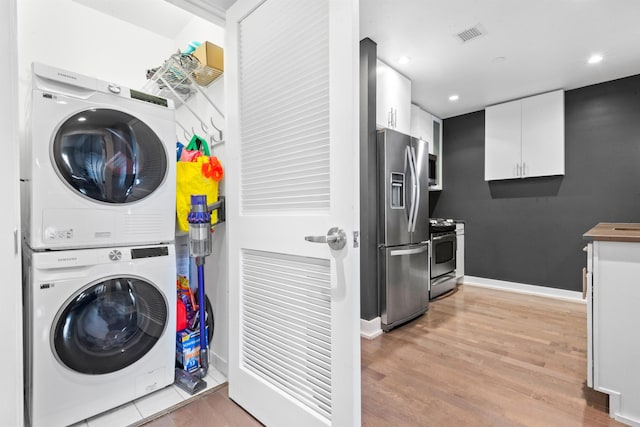 3312 Hudson Ave Unit 3H, Union City, NJ 07087 - laundry area featuring stacked washer / drying machine, light wood-style floors, baseboards, and recessed lighting