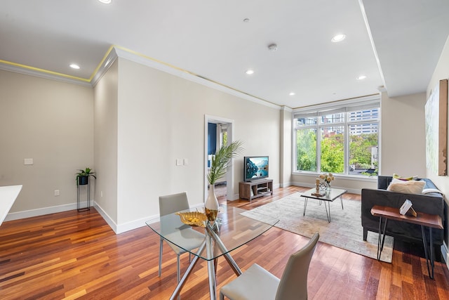 living room with crown molding, baseboards, recessed lighting, and wood finished floors