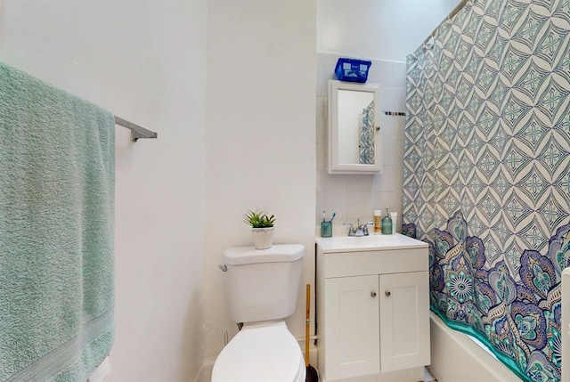 full bathroom featuring vanity, toilet, and shower / tub combo