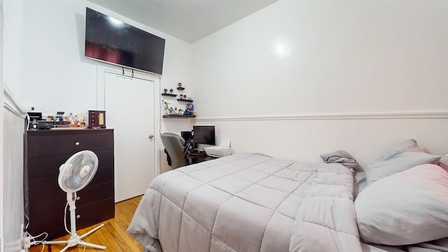 bedroom featuring vaulted ceiling and light hardwood / wood-style flooring