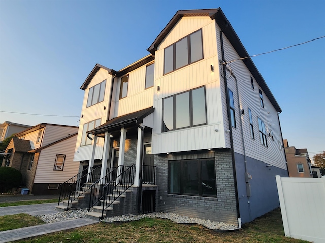 view of front facade