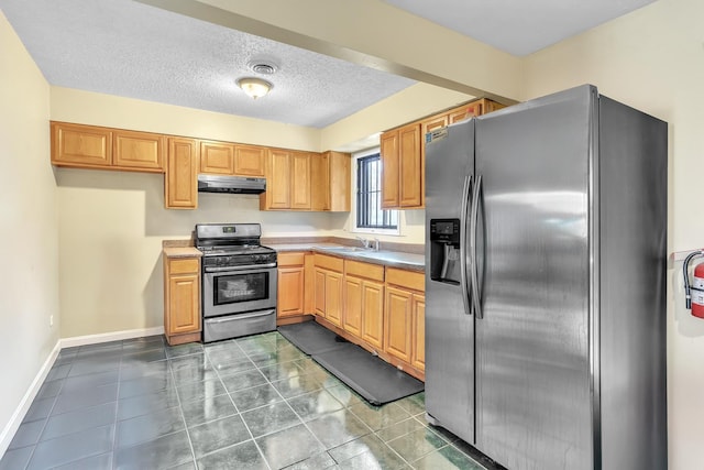 kitchen with baseboards, visible vents, a sink, stainless steel appliances, and under cabinet range hood