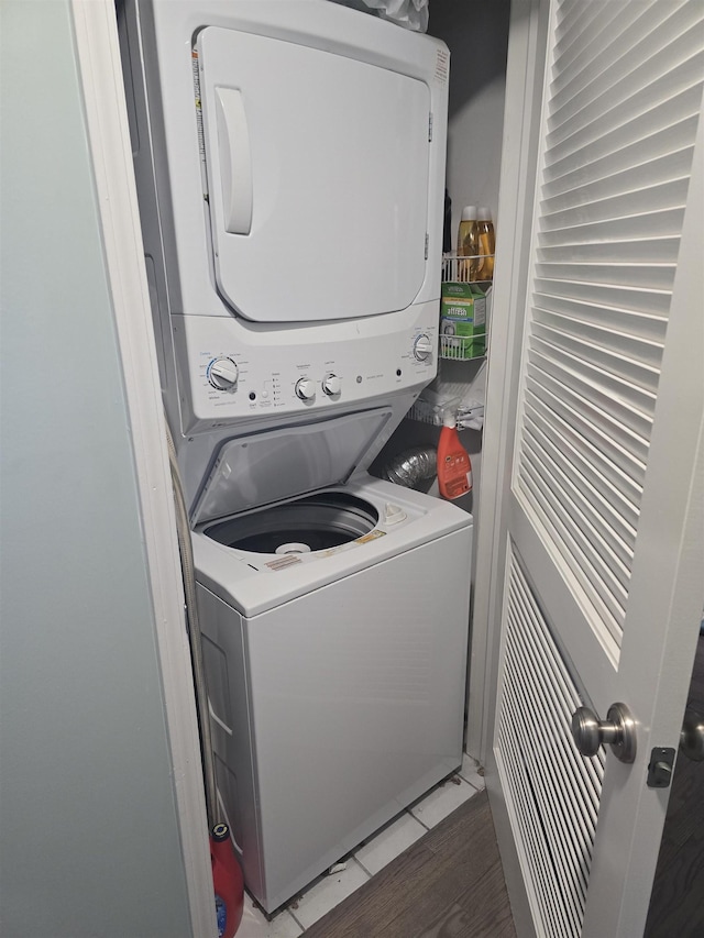 54 Polk St, Newark, NJ 07105 - laundry room featuring stacked washing machine and dryer