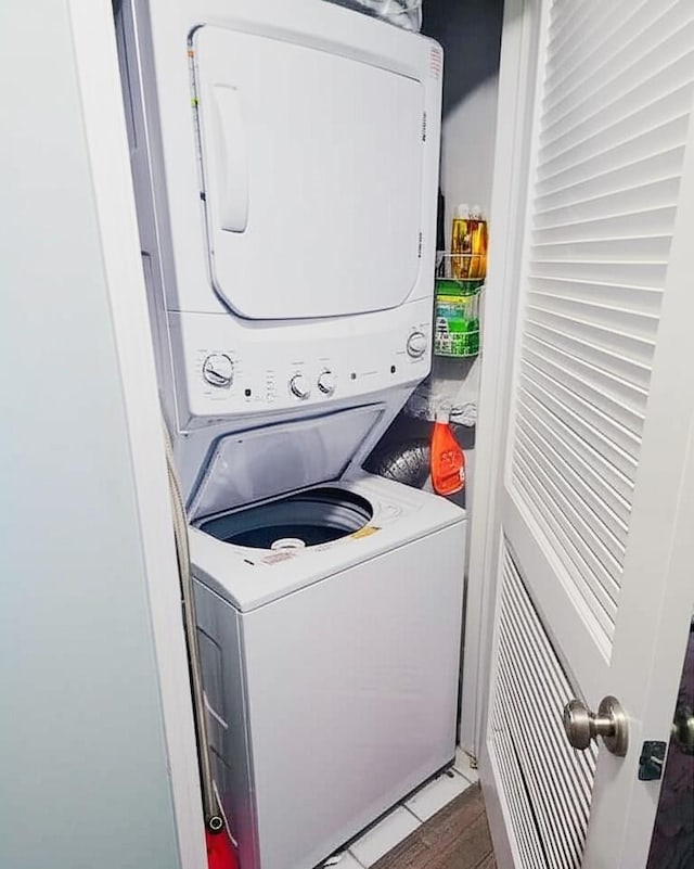 54 Polk St, Newark, NJ 07105 - laundry area with estacked washer and dryer