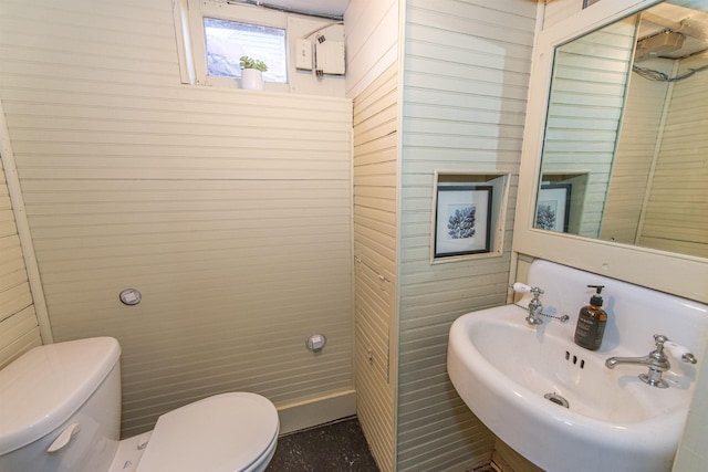 bathroom featuring a sink and toilet