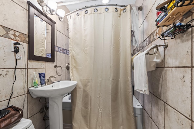 2615 John F Kennedy Blvd Unit B2, Jersey City, NJ 07306 - full bath with tile walls and a shower with curtain
