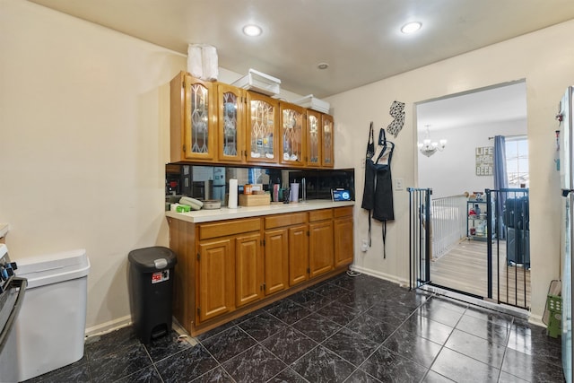 bar featuring a notable chandelier and decorative backsplash