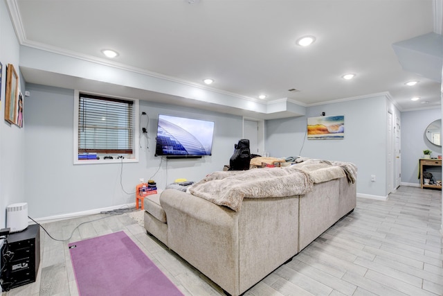 living room with baseboards, crown molding, light wood-style flooring, and recessed lighting
