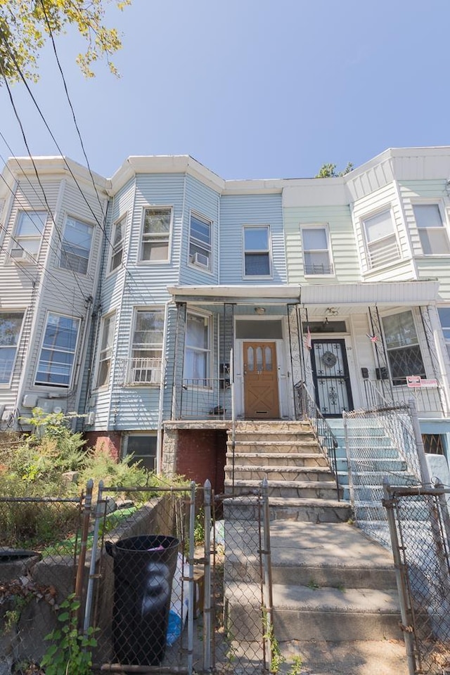 townhome / multi-family property featuring covered porch