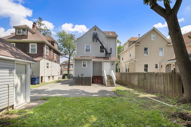 195 Stanley Pl, Hackensack, NJ 07601 - rear view of property with a residential view