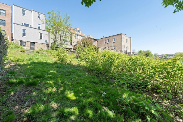 572 Gregory Ave, Weehawken, NJ 07086 - view of yard