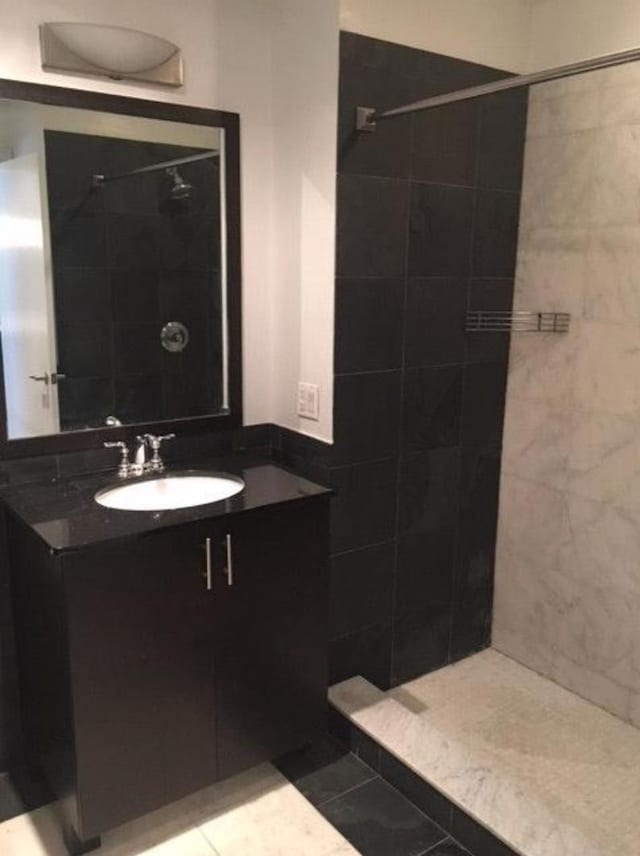 635 6th St Unit 2C, Hoboken, NJ 07030 - full bath with tiled shower and vanity