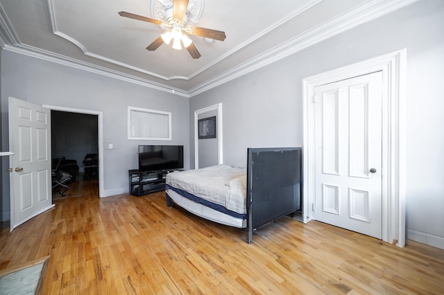 bedroom with light wood-type flooring, crown molding, and ceiling fan