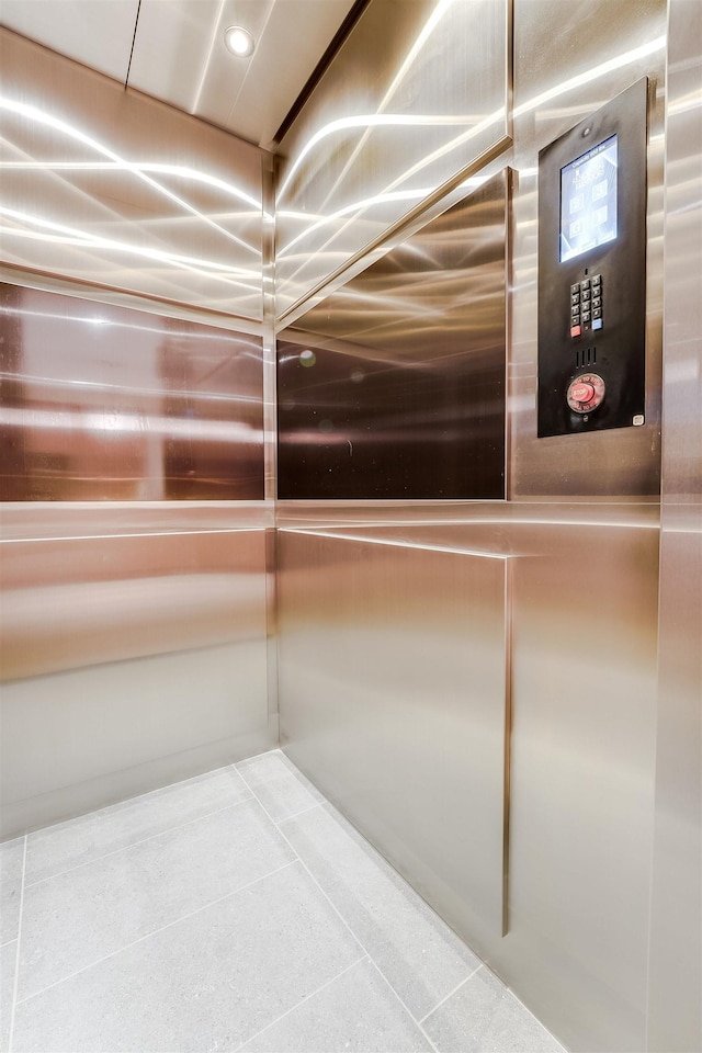room details featuring elevator