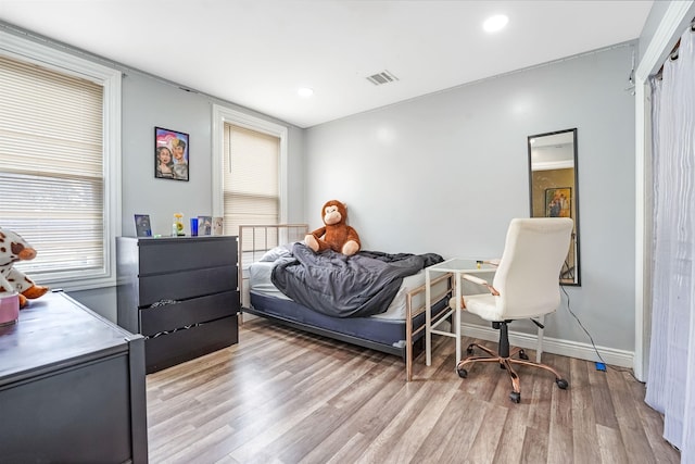 bedroom with visible vents, recessed lighting, baseboards, and wood finished floors