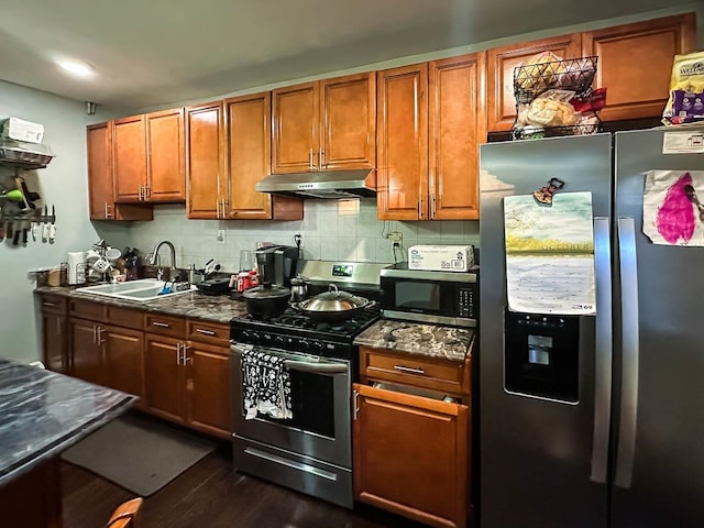 kitchen with stainless steel appliances, sink, tasteful backsplash, and dark hardwood / wood-style flooring