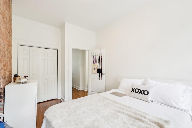 300 Barrow St, Jersey City, NJ 07302 - bedroom with baseboards, a closet, and dark wood-type flooring