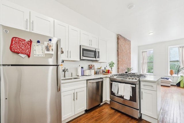 300 Barrow St, Jersey City, NJ 07302 - kitchen with a sink, a peninsula, stainless steel appliances, and light countertops