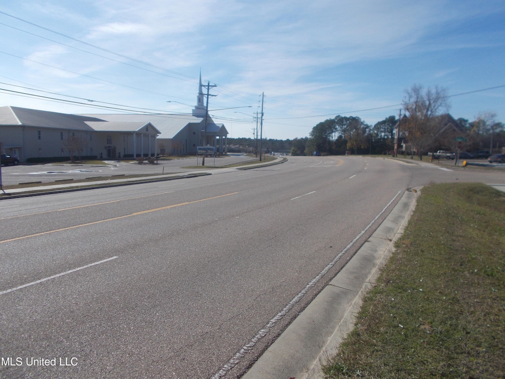 1896 Popps Ferry Rd, Biloxi, MS 39532