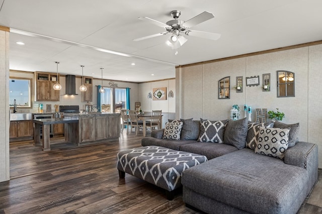 living area with dark wood-style floors, crown molding, a ceiling fan, and recessed lighting