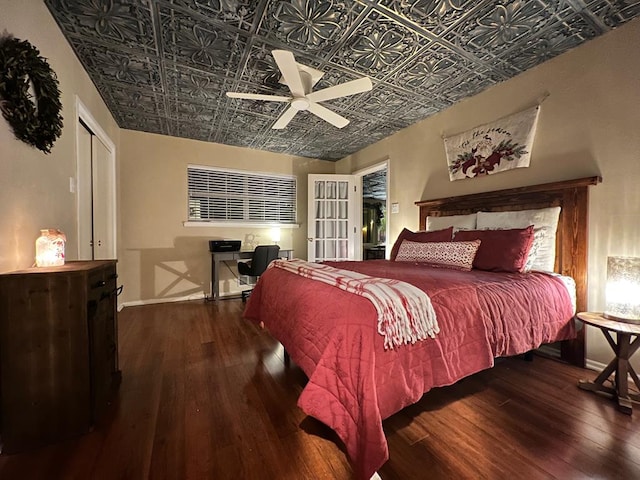 bedroom featuring dark hardwood / wood-style floors and ceiling fan