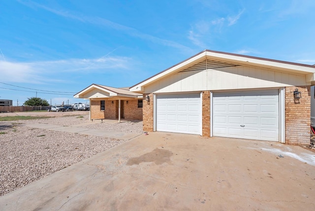 single story home featuring a garage