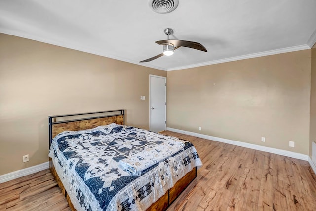 bedroom featuring ceiling fan, light wood-type flooring, and crown molding