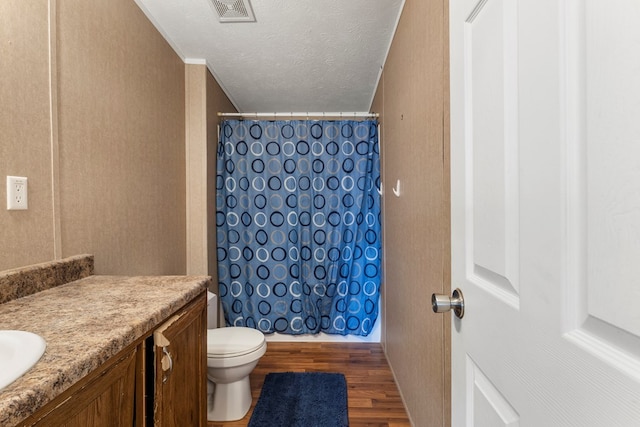 full bath with wood finished floors, vanity, visible vents, and a shower with curtain